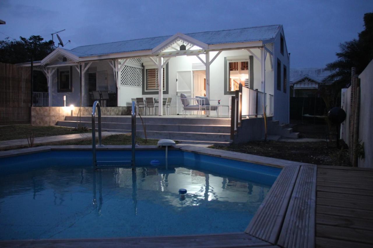 Gites Monoi 4 Personnes Avec Piscine Privee Saint-Francois  Luaran gambar