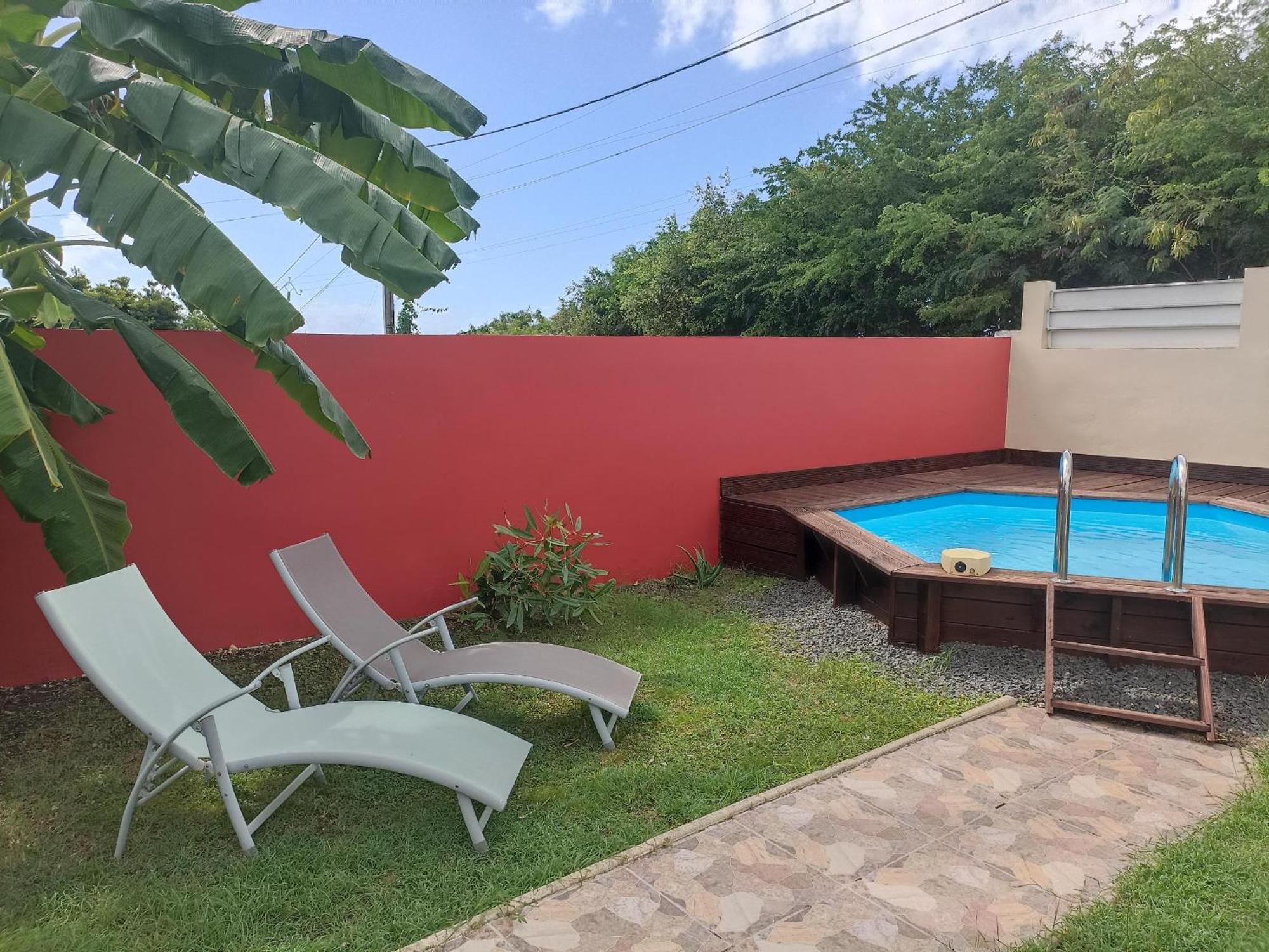Gites Monoi 4 Personnes Avec Piscine Privee Saint-Francois  Luaran gambar