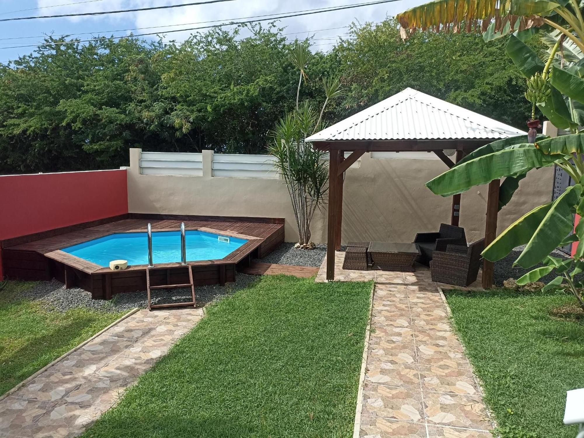 Gites Monoi 4 Personnes Avec Piscine Privee Saint-Francois  Luaran gambar